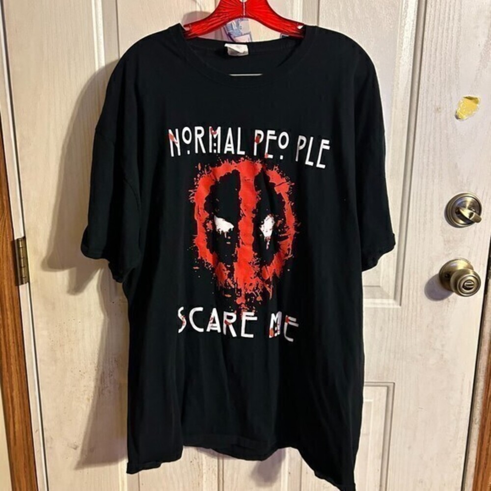 NORMAL PEOPLE SCARE ME Tee‎ T-shirt